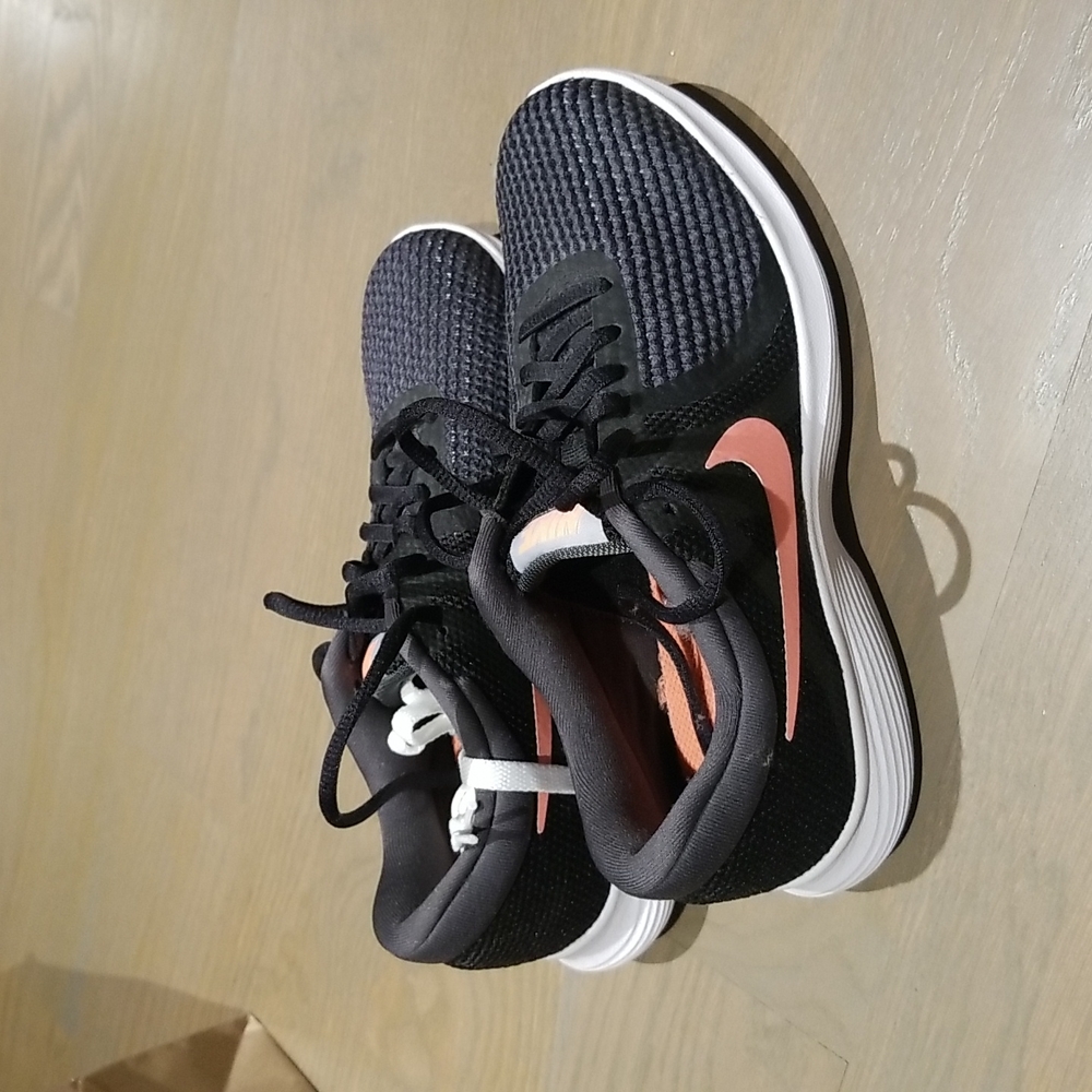 Womens Nike Revolution 4